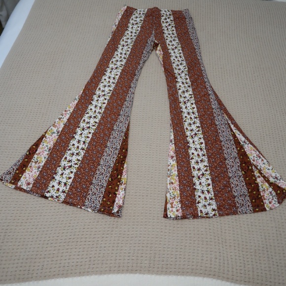 Floral Patterned Patchwork Pants - Picture 2 of 3